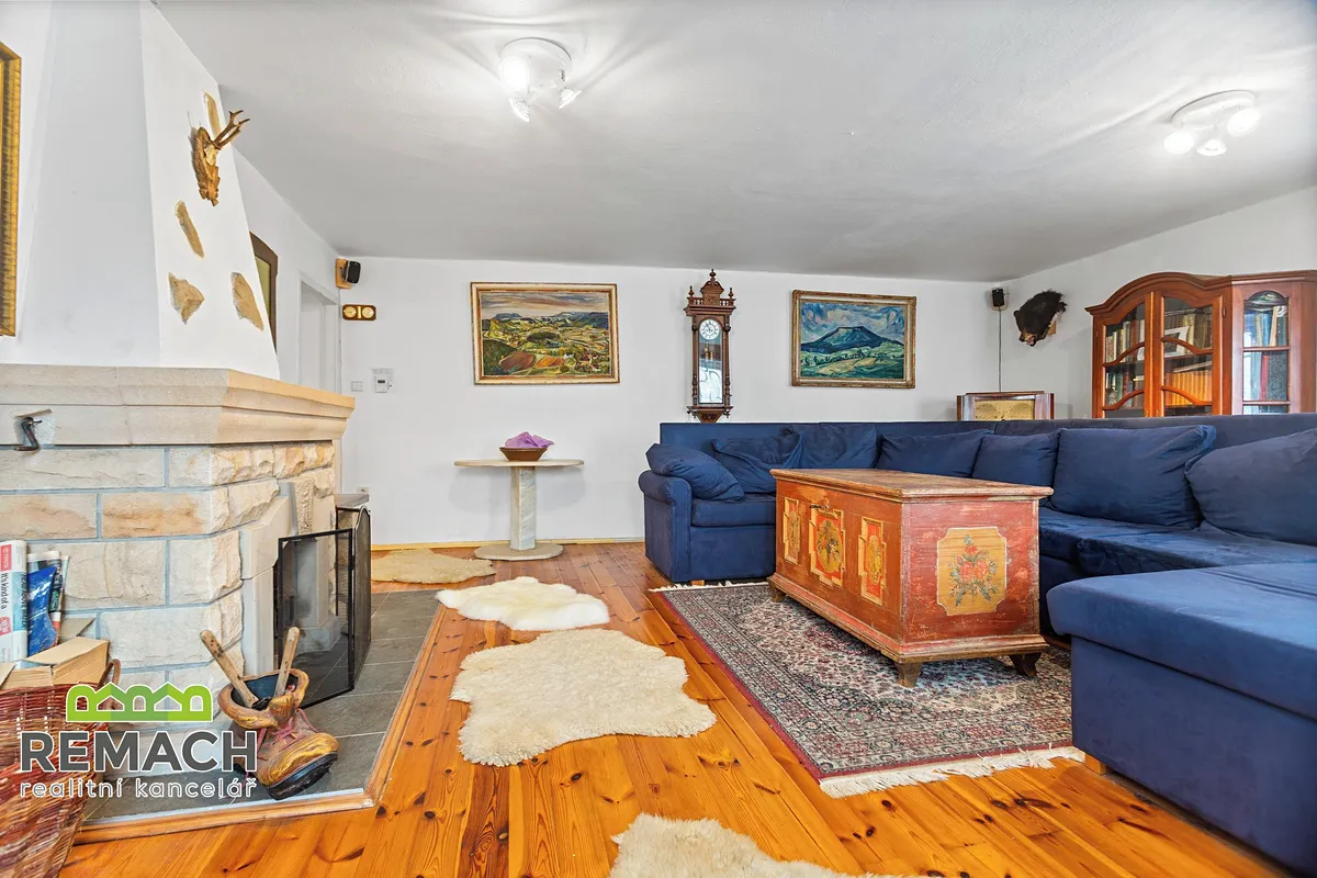 Prodej rodinného domu 260 m², pozemek 1743 m²